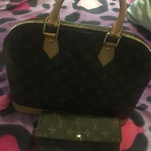 Louis Vuitton Purse & Wallet